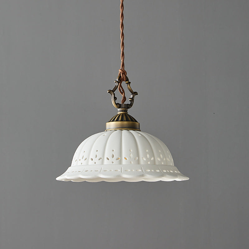 Suspension Anita en Porcelaine Perforée – Jeux de Lumière & Charme Nostalgique