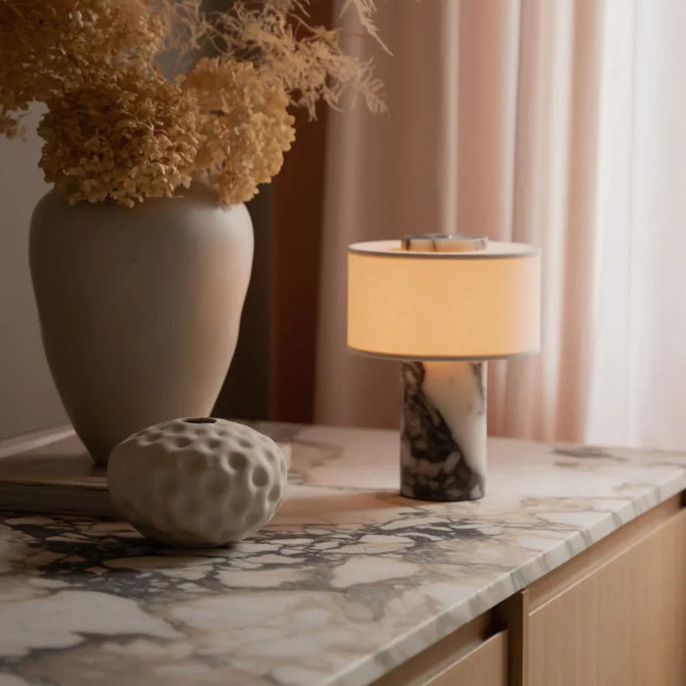 Lampe de Table Portable Aurie – Éclairage Élégant Sans Contrainte de Câble