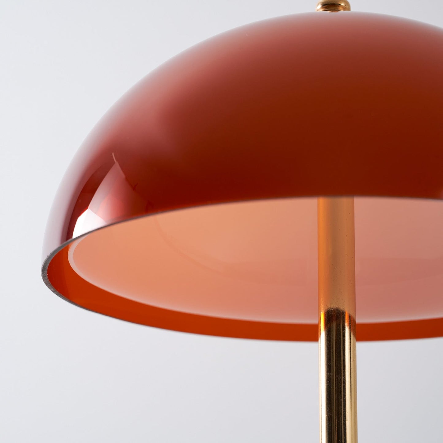 Lampe de Table LED Rechargeable Coby – Sculpture Lumineuse & Liberté de Placement