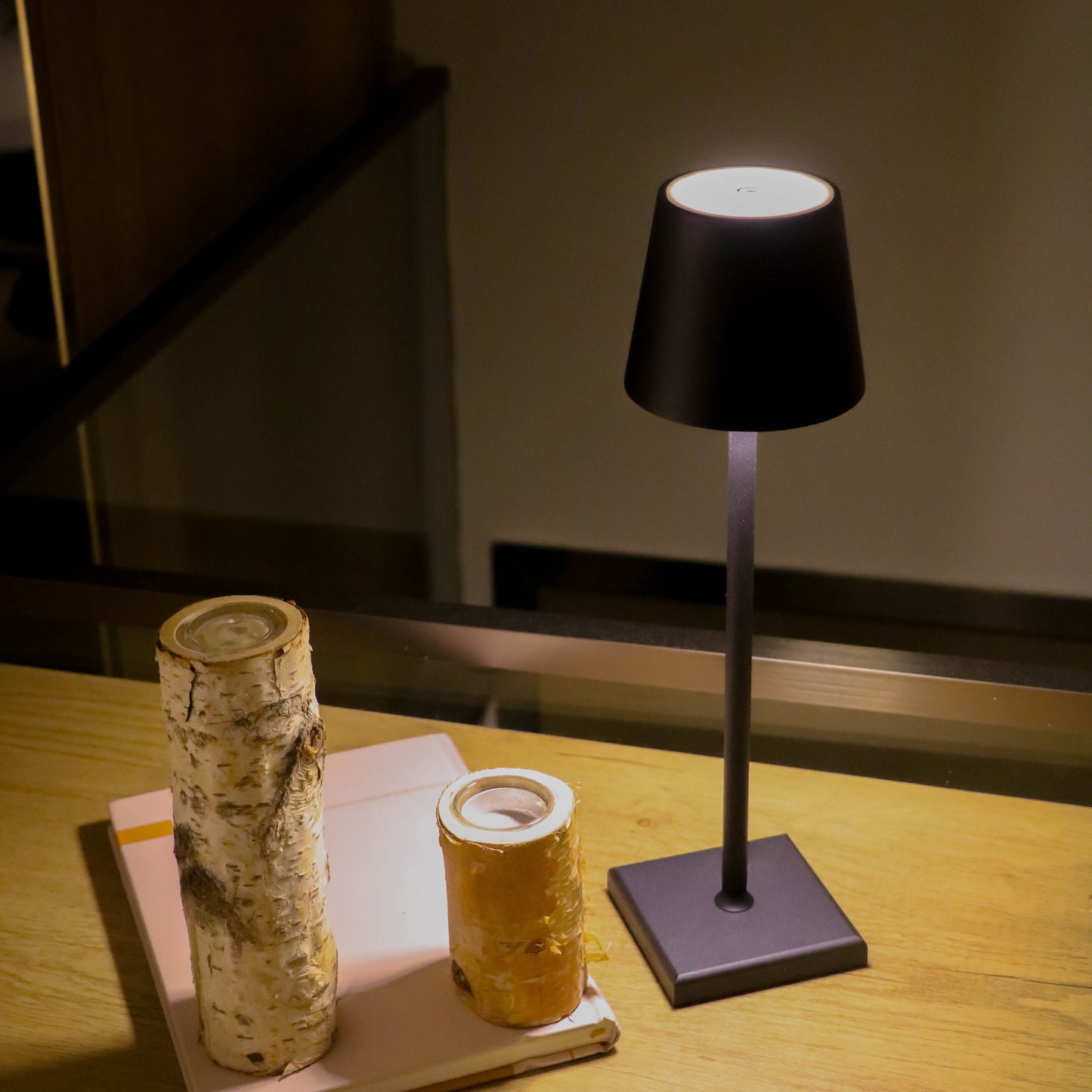 Lampe de Table Poldina Rechargeable Sans Fil – Élégance Portable & Lumière Douce