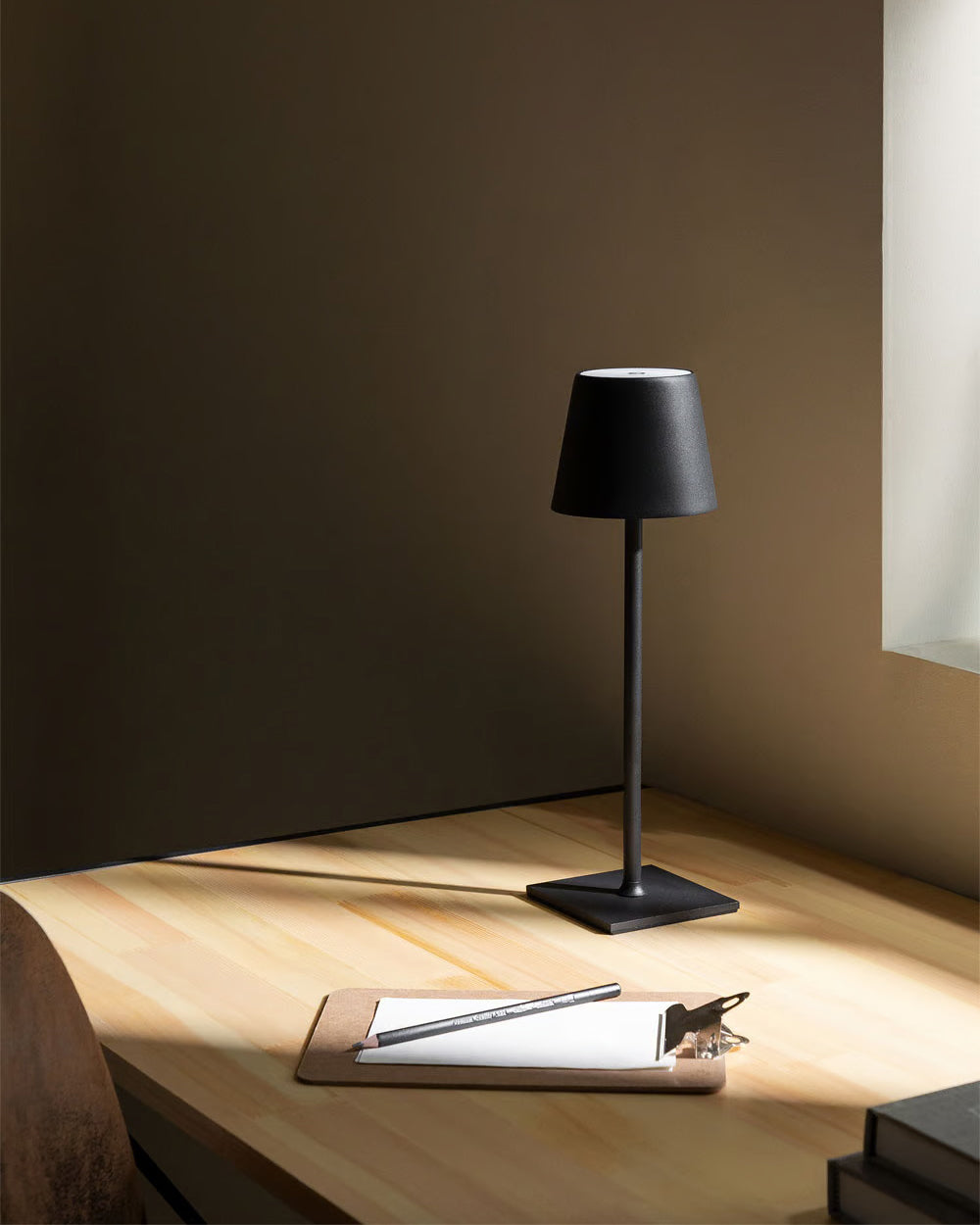 Lampe de Table Poldina Rechargeable Sans Fil – Élégance Portable & Lumière Douce