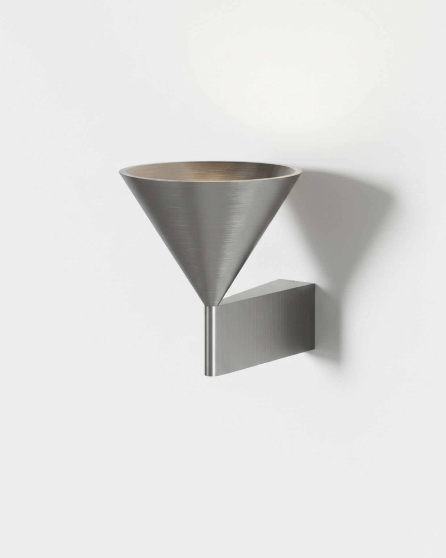 Applique Murale LED en Aluminium Brossé – Forme Conique Minimaliste