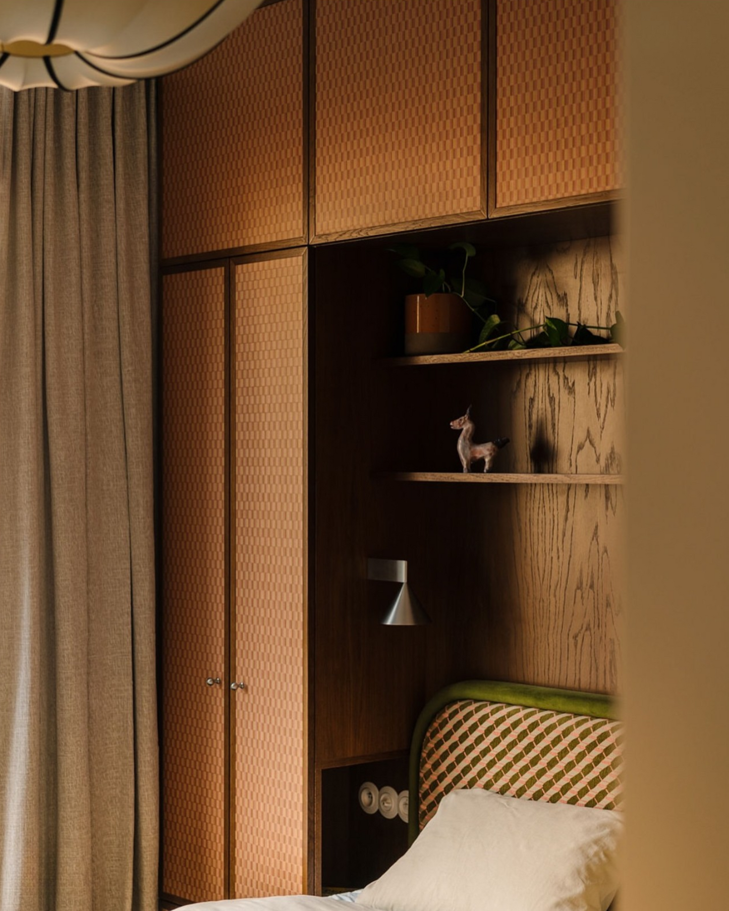 Applique Murale LED en Aluminium Brossé – Forme Conique Minimaliste