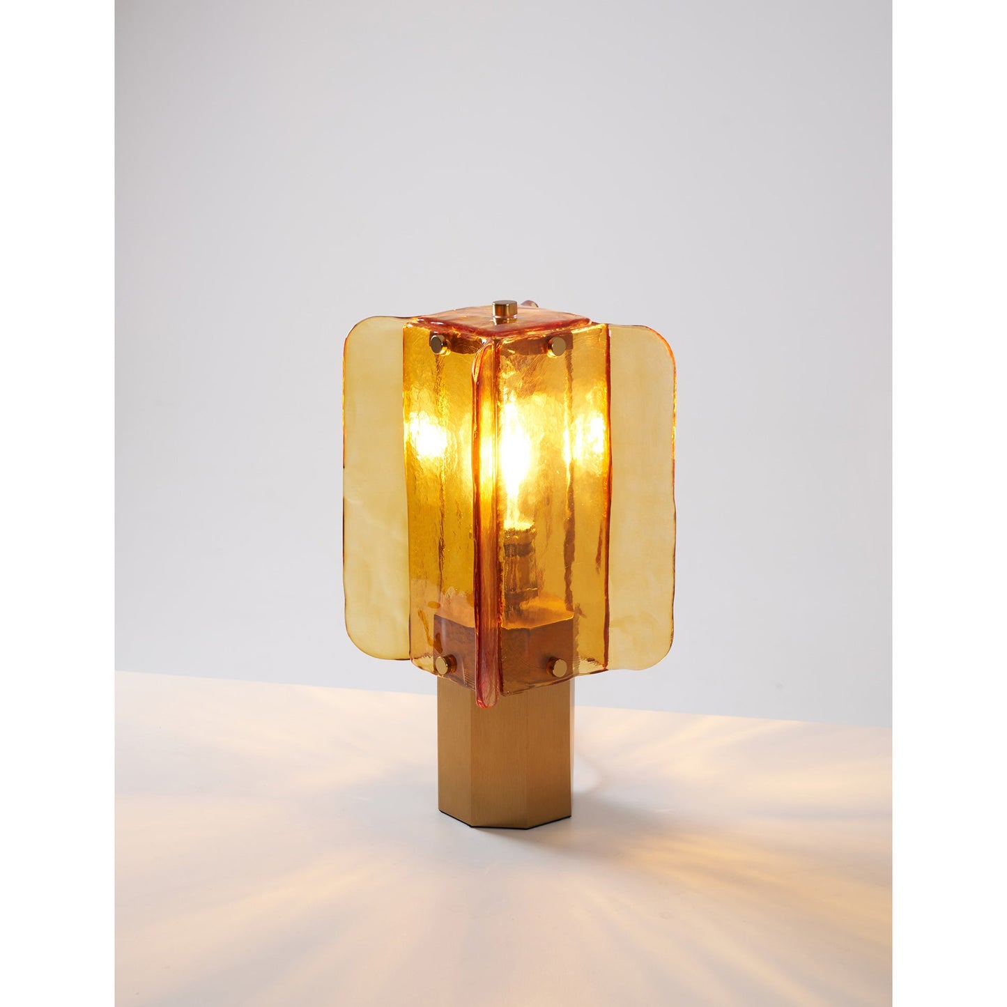 Lampe de Table Elias en Verre – Lumière Chaude & Caractère Artistique