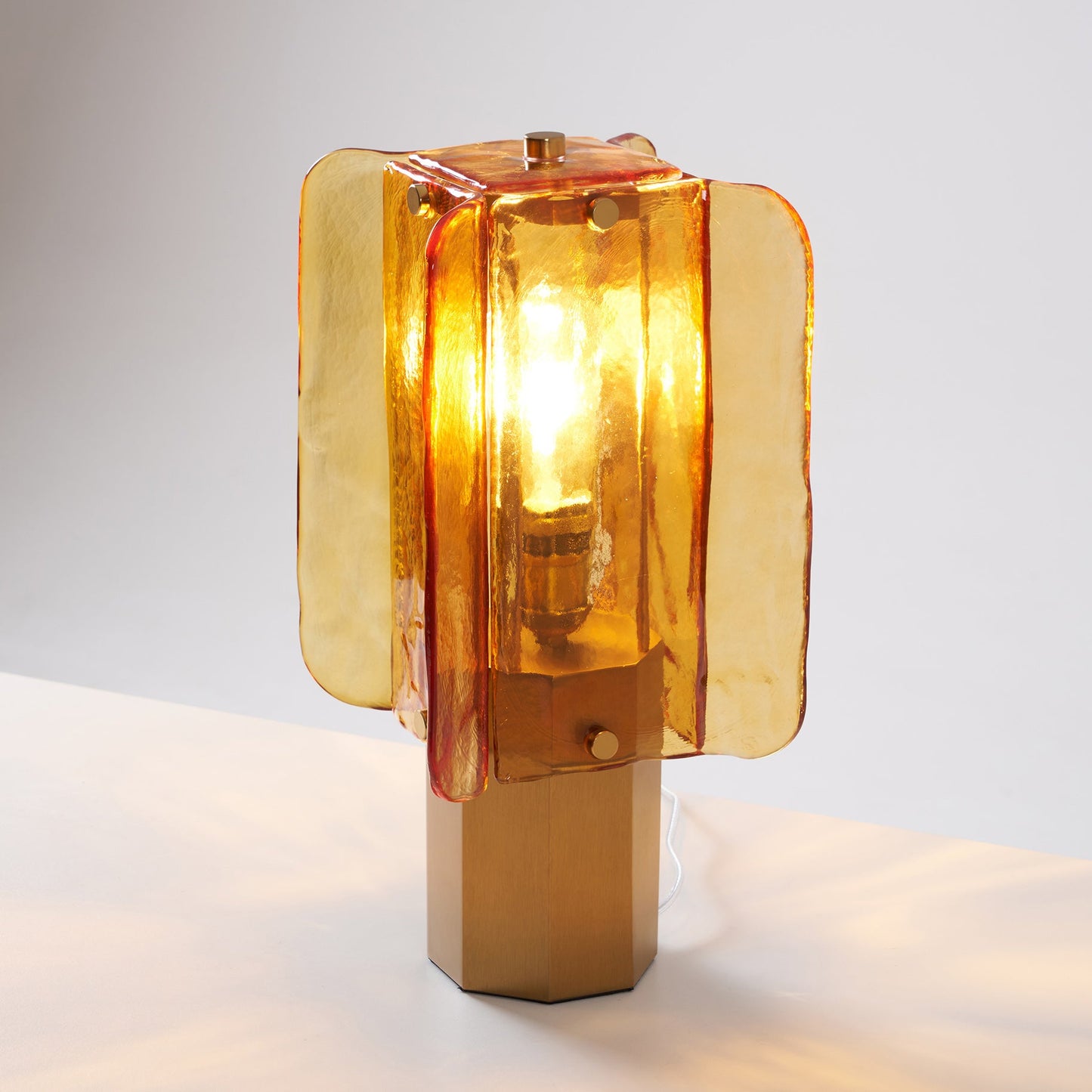 Lampe de Table Elias en Verre – Lumière Chaude & Caractère Artistique