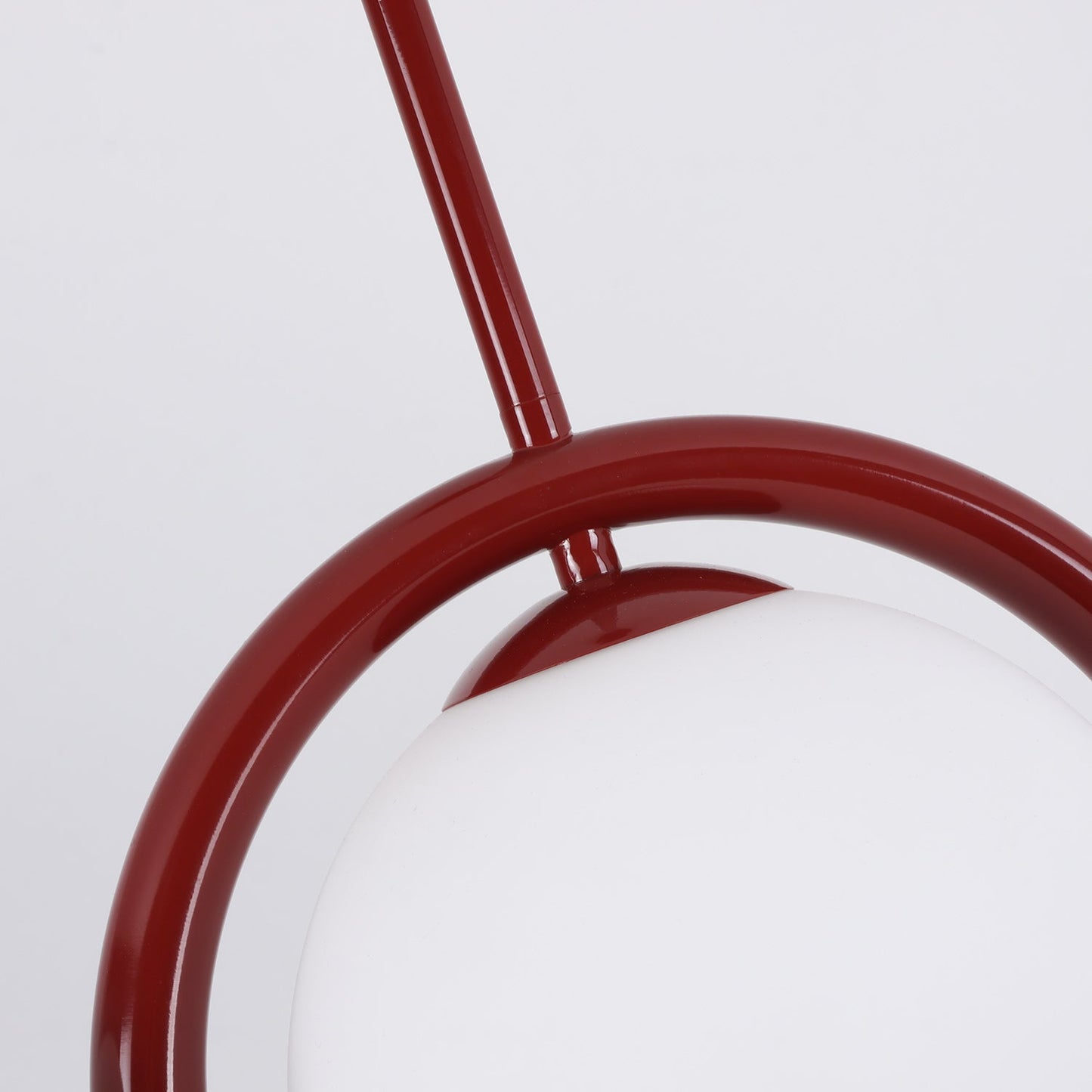 Suspension Linéaire Lenox –  Impact Visuel au Plafond