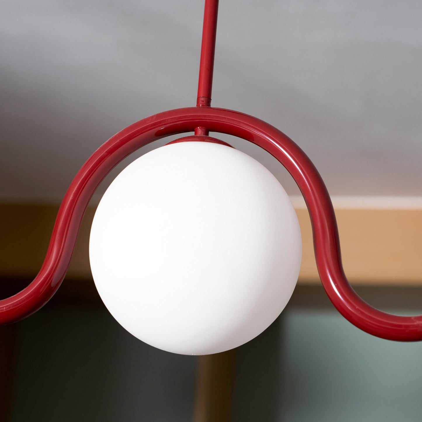 Suspension Linéaire Lenox –  Impact Visuel au Plafond