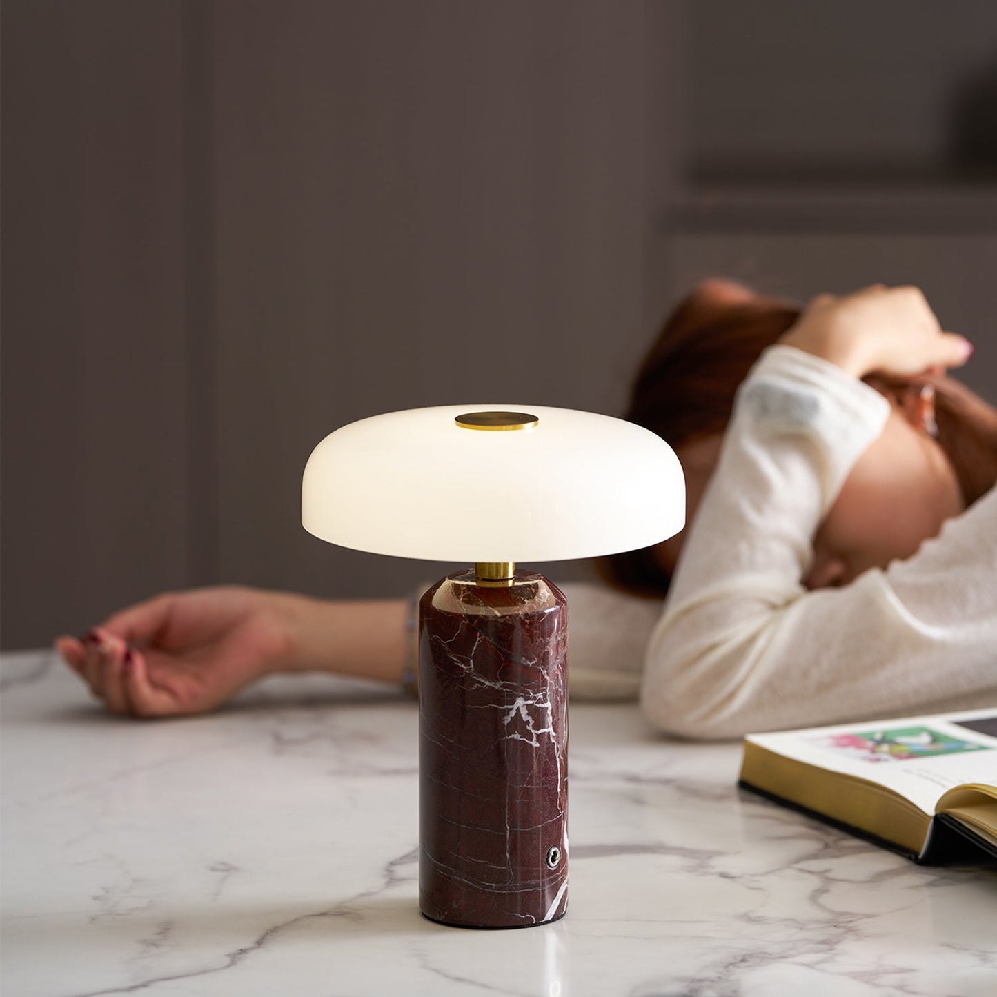 Lampe de Table Lunara en Marbre à Batterie – Luxe Naturel & Éclairage Sans Fil