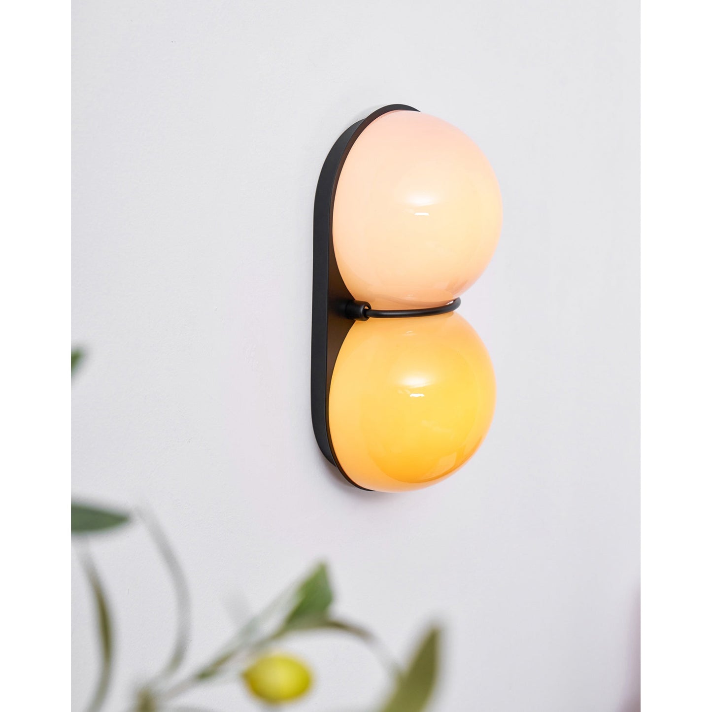 Applique Murale Matteo Twin – Double Globe Artistique & Lumière d'Accent Unique