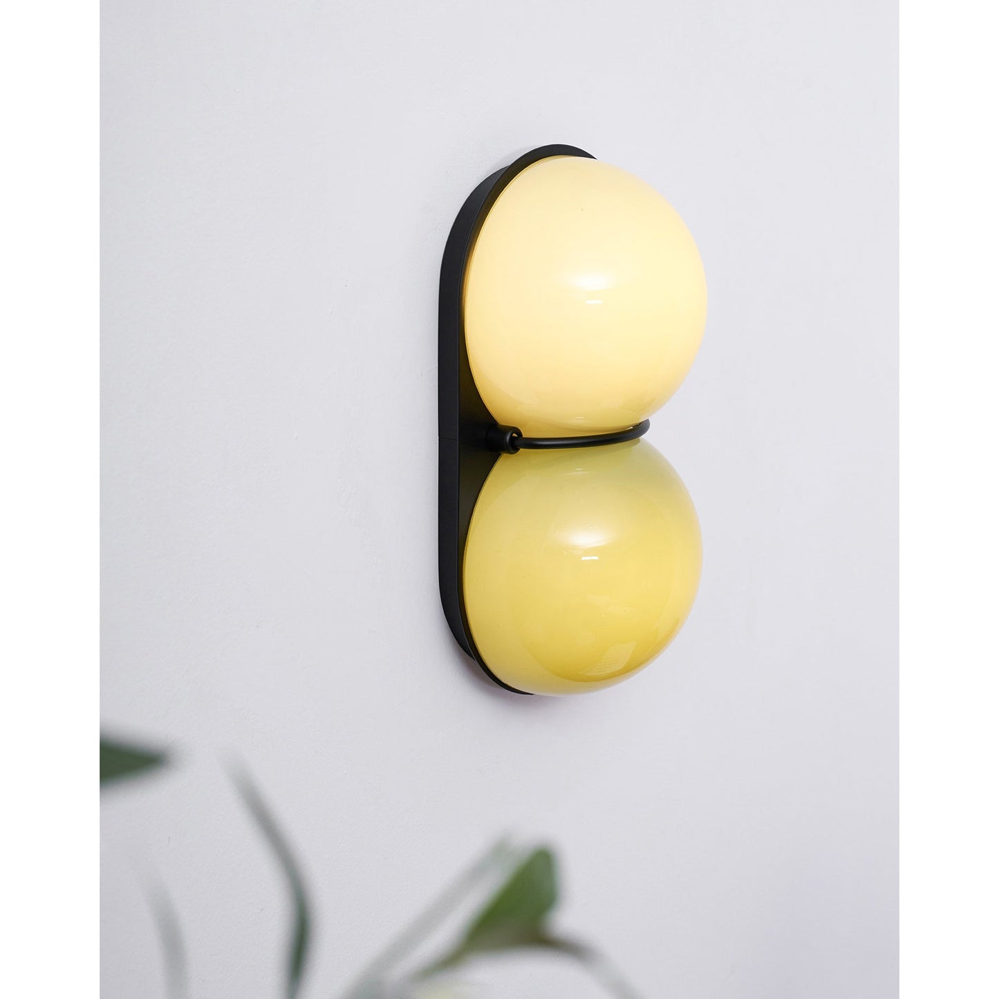 Applique Murale Matteo Twin – Double Globe Artistique & Lumière d'Accent Unique