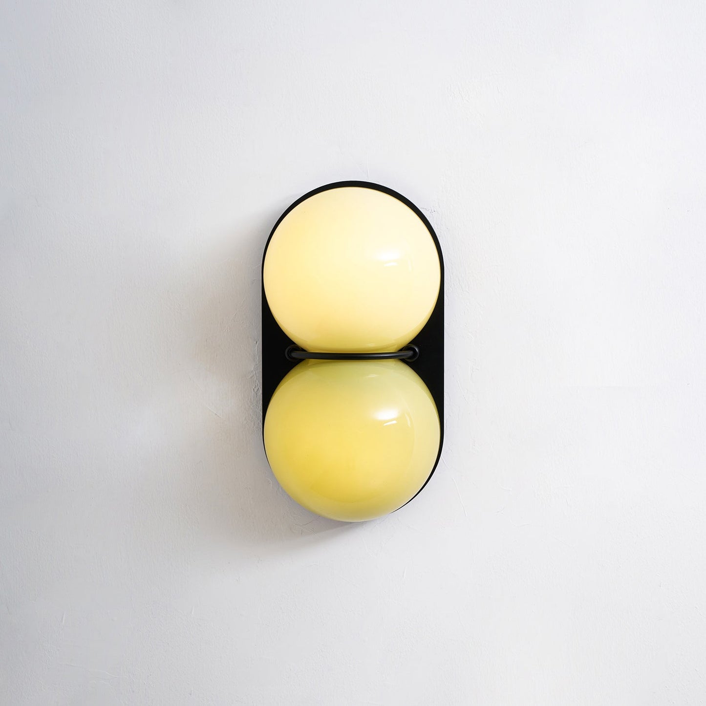 Applique Murale Matteo Twin – Double Globe Artistique & Lumière d'Accent Unique