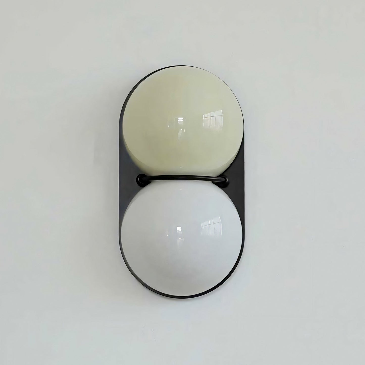 Applique Murale Matteo Twin – Double Globe Artistique & Lumière d'Accent Unique