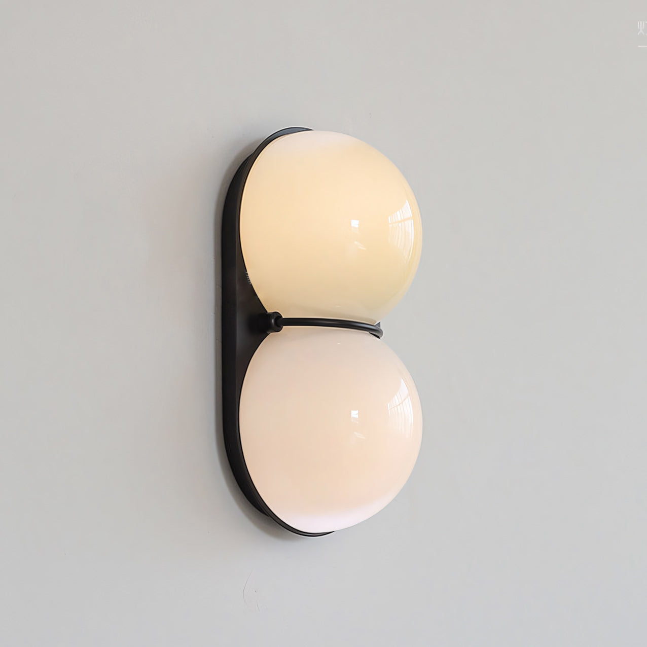 Applique Murale Matteo Twin – Double Globe Artistique & Lumière d'Accent Unique