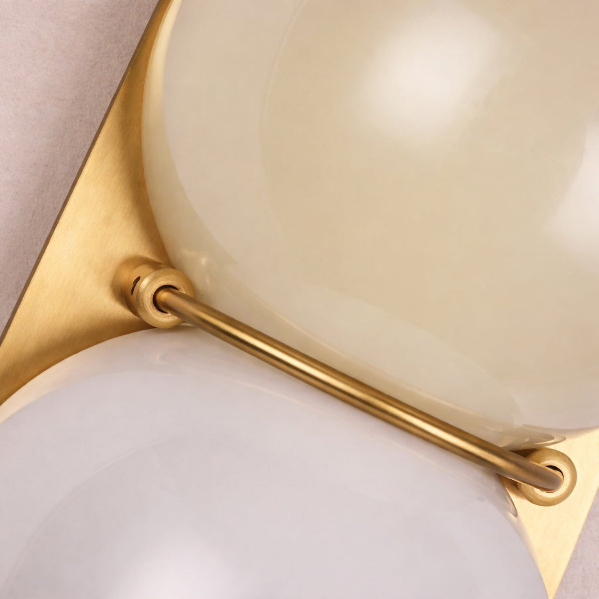 Applique Murale Matteo Twin – Double Globe Artistique & Lumière d'Accent Unique