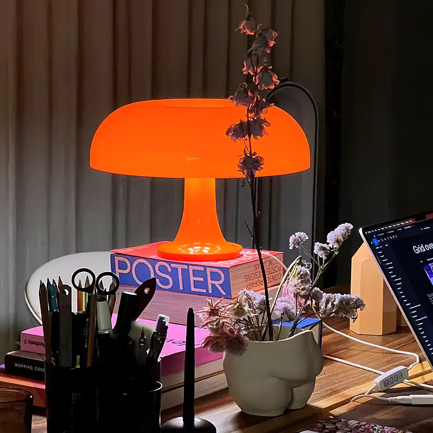 Lampe de Table Torus Colorée – Forme Circulaire Iconique & Couleurs Éclatantes