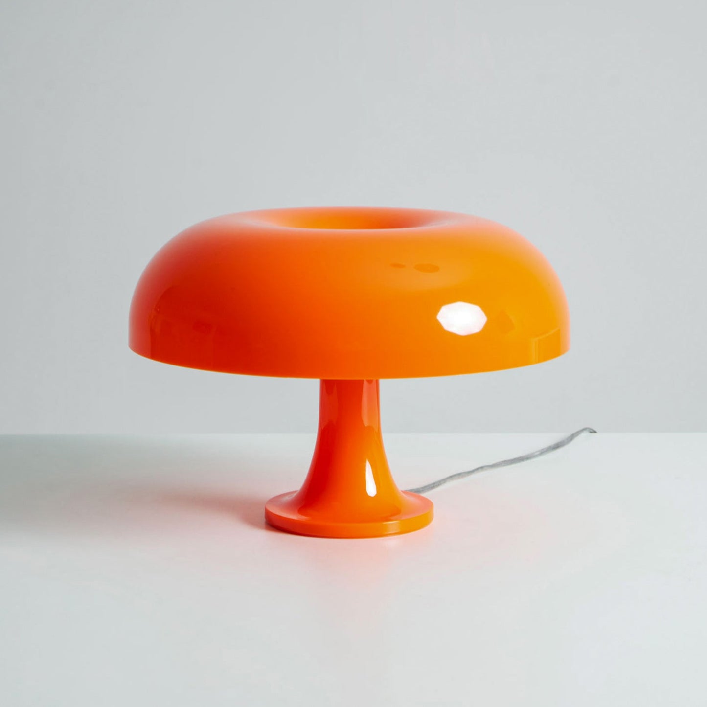 Lampe de Table Torus Colorée – Forme Circulaire Iconique & Couleurs Éclatantes