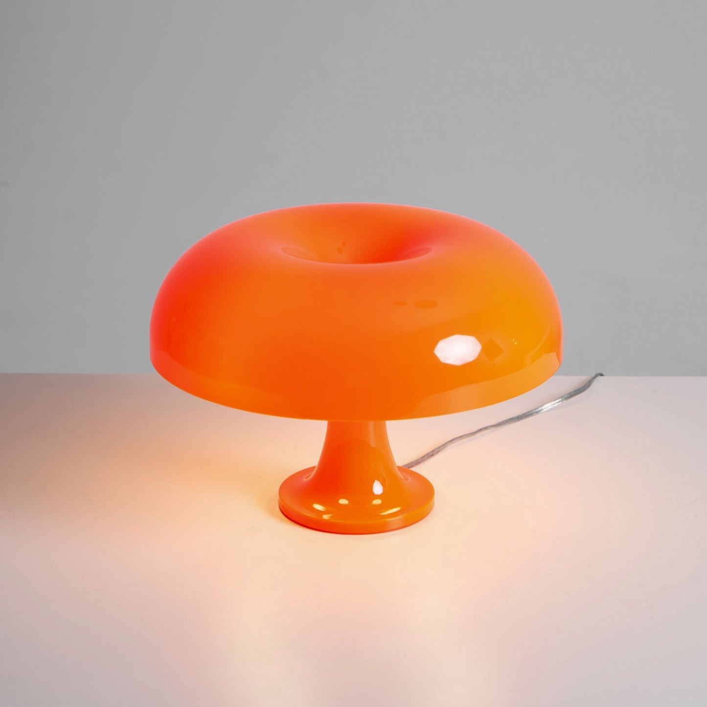 Lampe de Table Torus Colorée – Forme Circulaire Iconique & Couleurs Éclatantes