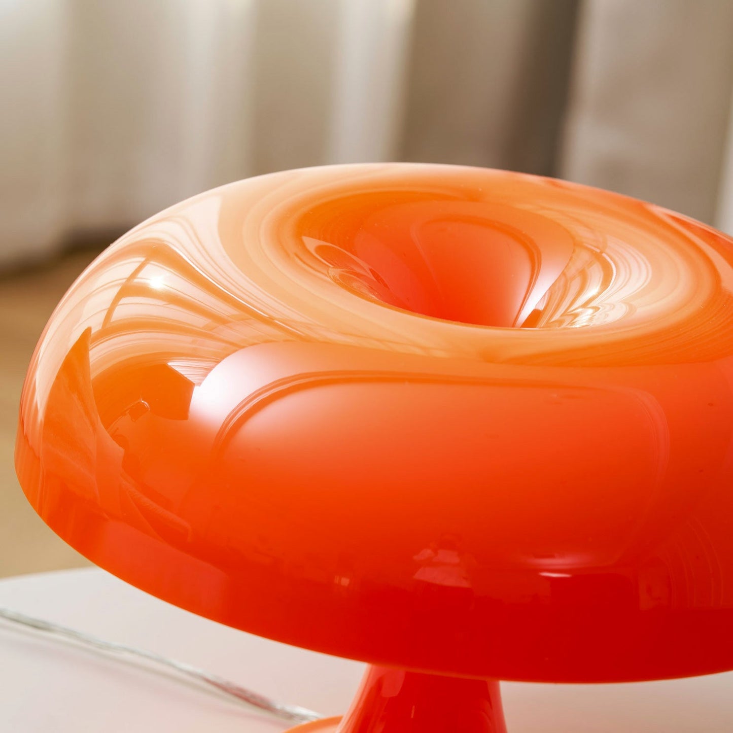 Lampe de Table Torus Colorée – Forme Circulaire Iconique & Couleurs Éclatantes