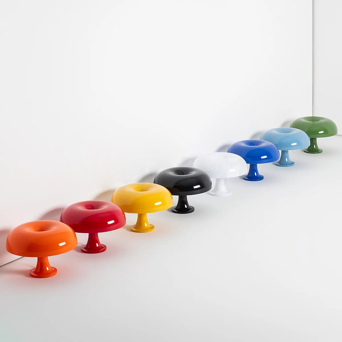 Lampe de Table Torus Colorée – Forme Circulaire Iconique & Couleurs Éclatantes