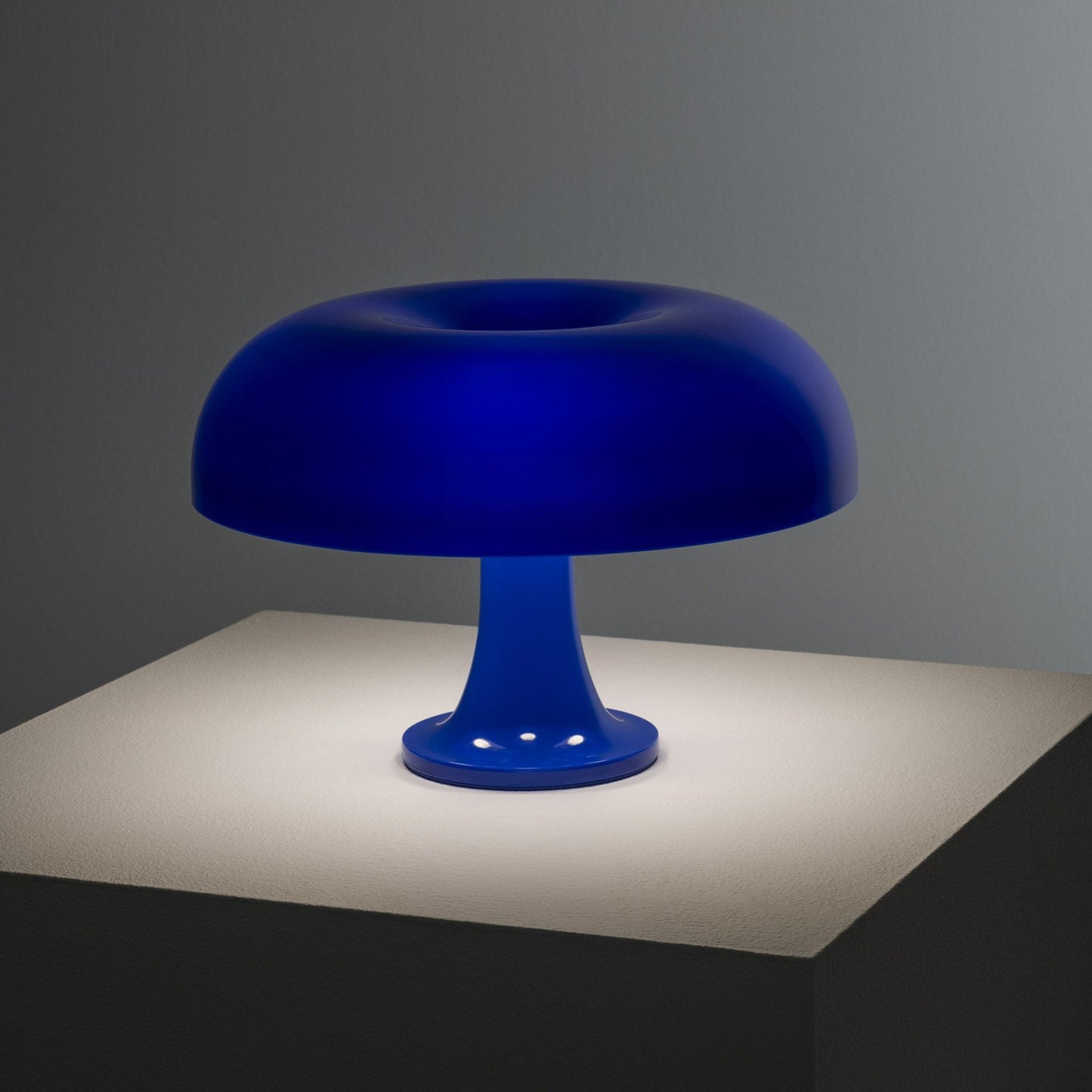 Lampe de Table Torus Colorée – Forme Circulaire Iconique & Couleurs Éclatantes
