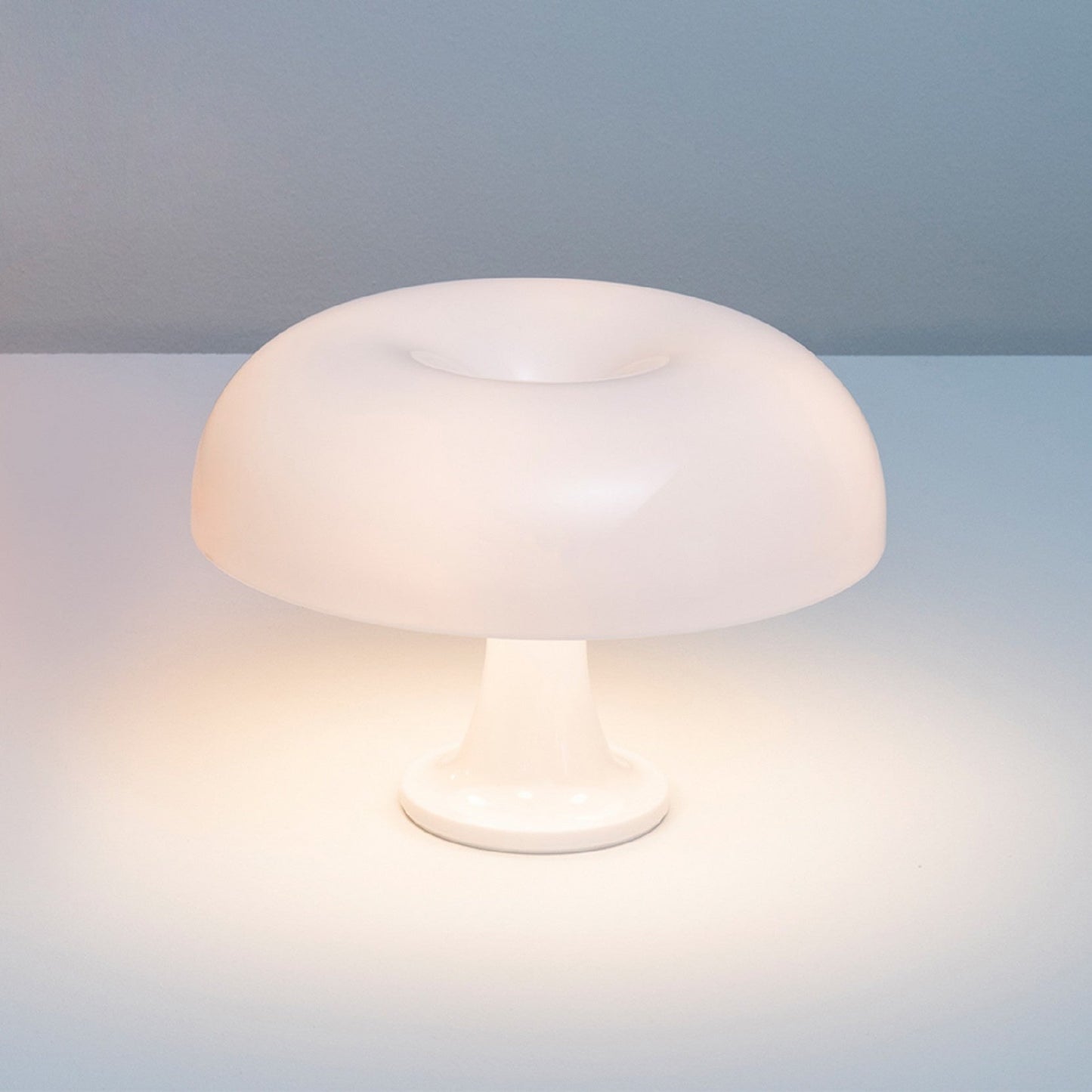 Lampe de Table Torus Colorée – Forme Circulaire Iconique & Couleurs Éclatantes