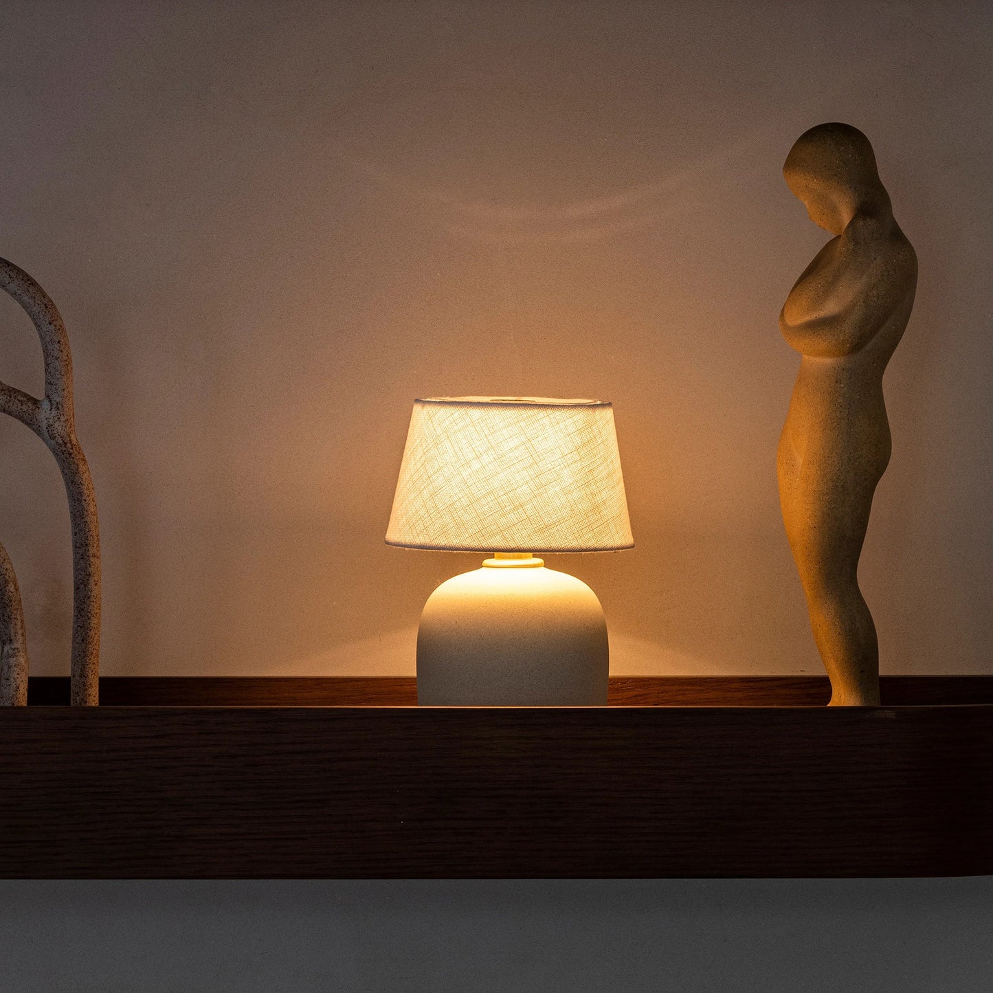 Lampe de Table Torso Petite à Batterie – Céramique Artisanale & Élégance Portable