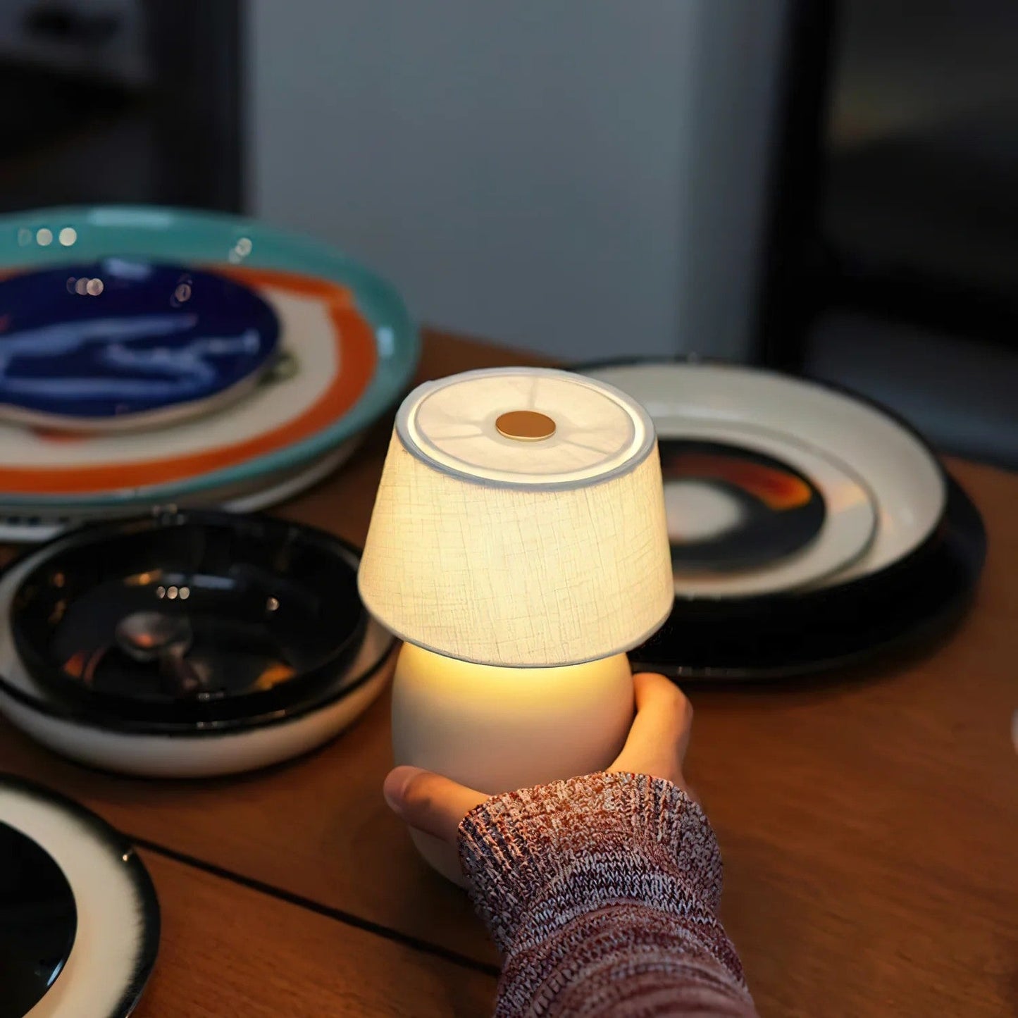 Lampe de Table Torso Petite à Batterie – Céramique Artisanale & Élégance Portable