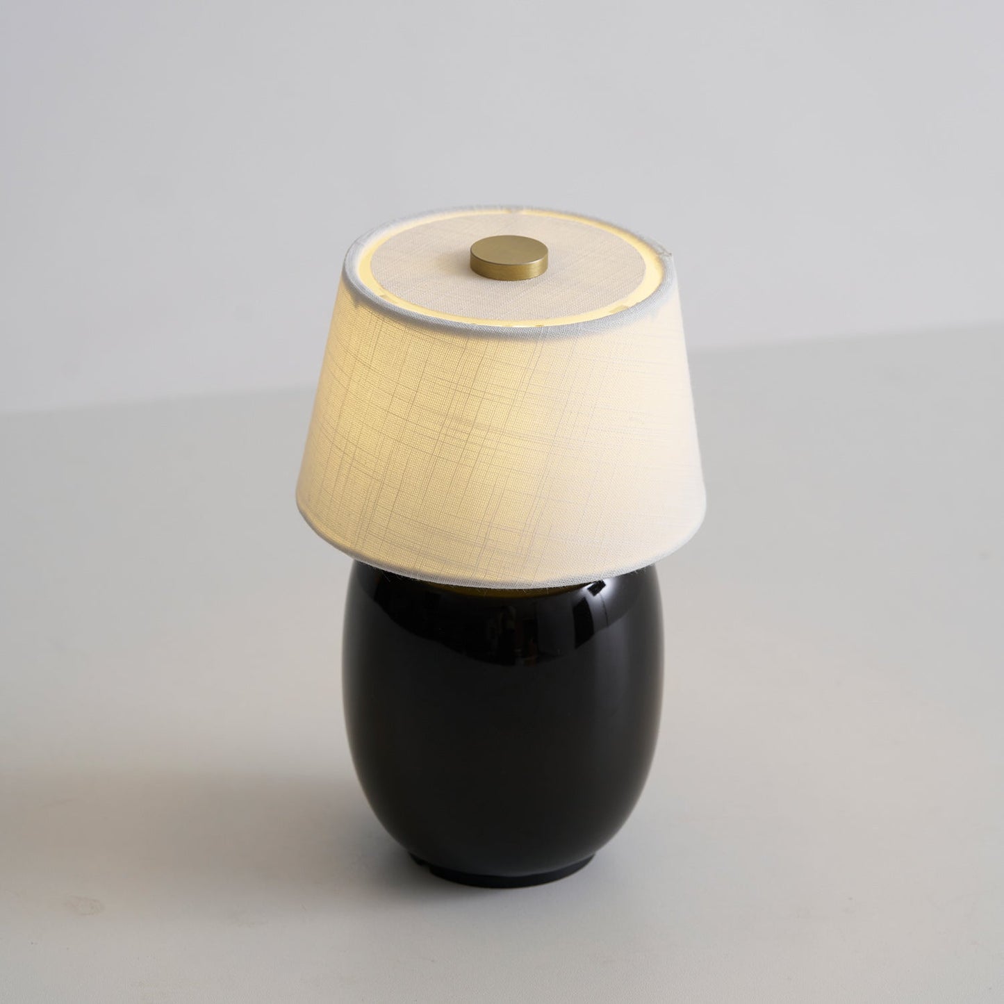 Lampe de Table Torso Petite à Batterie – Céramique Artisanale & Élégance Portable