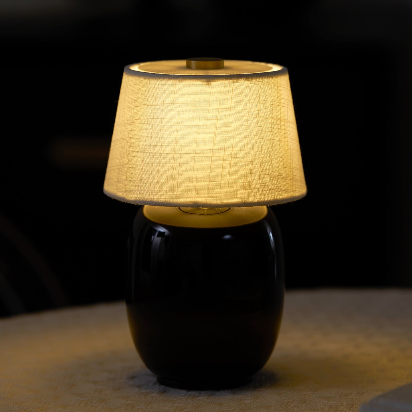 Lampe de Table Torso Petite à Batterie – Céramique Artisanale & Élégance Portable