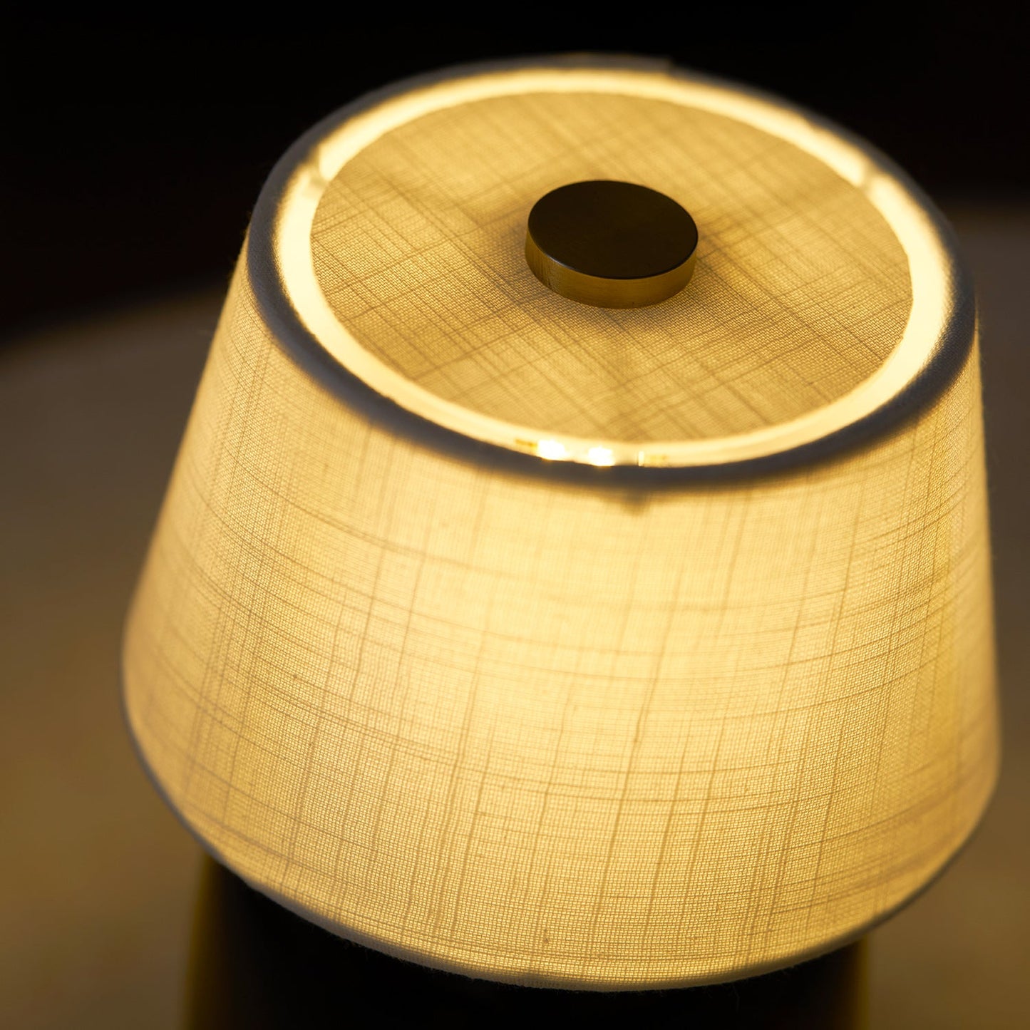Lampe de Table Torso Petite à Batterie – Céramique Artisanale & Élégance Portable