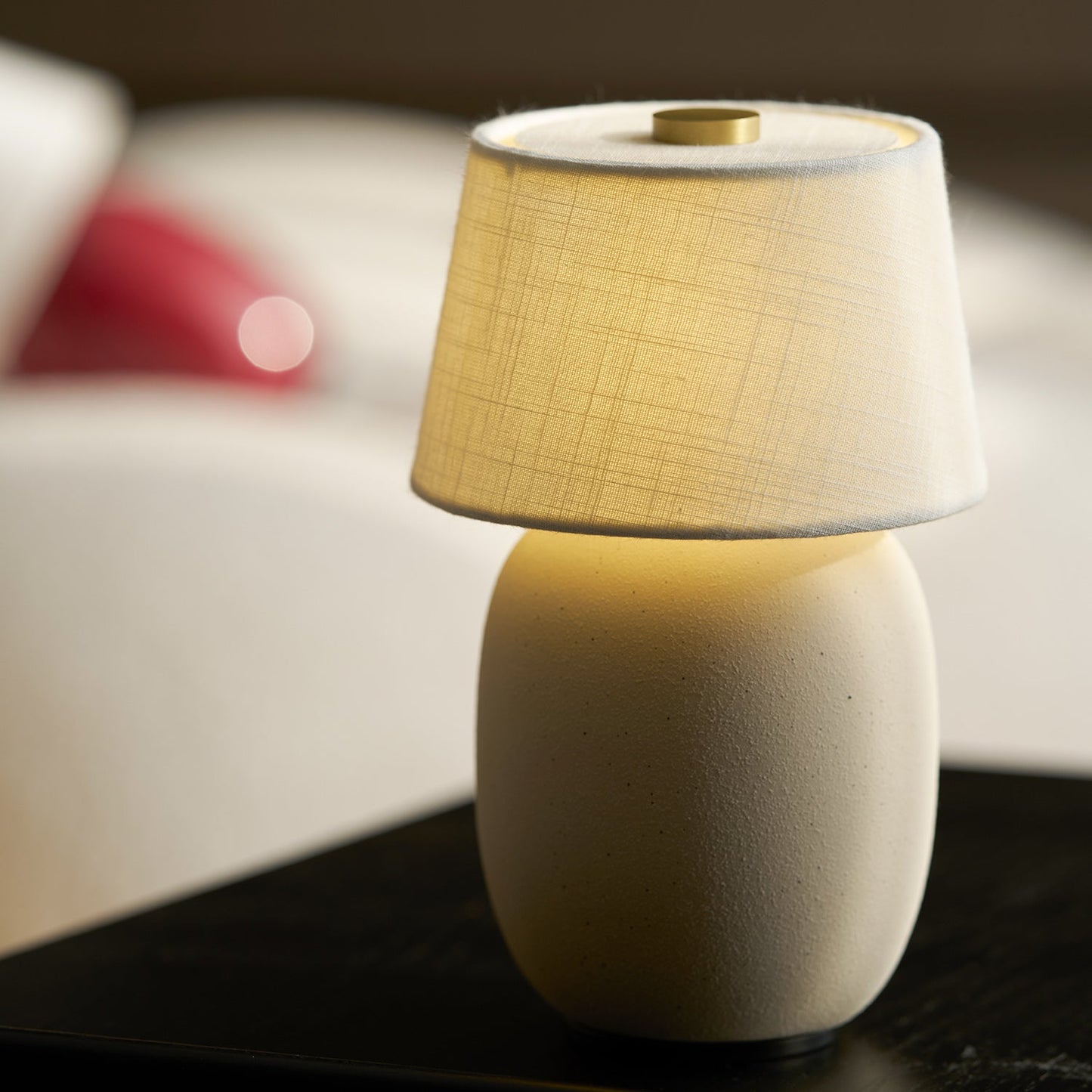 Lampe de Table Torso Petite à Batterie – Céramique Artisanale & Élégance Portable