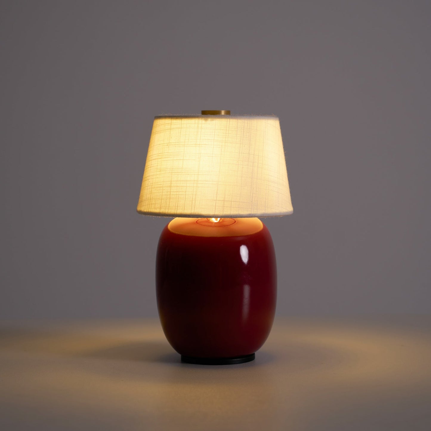 Lampe de Table Torso Petite à Batterie – Céramique Artisanale & Élégance Portable