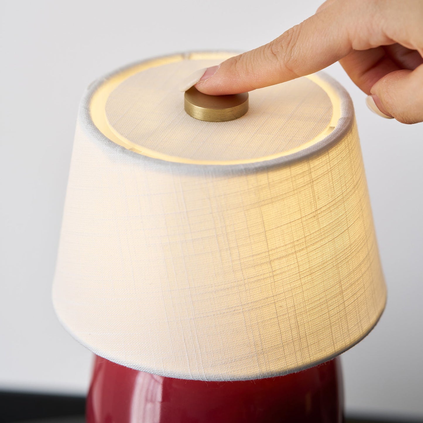 Lampe de Table Torso Petite à Batterie – Céramique Artisanale & Élégance Portable