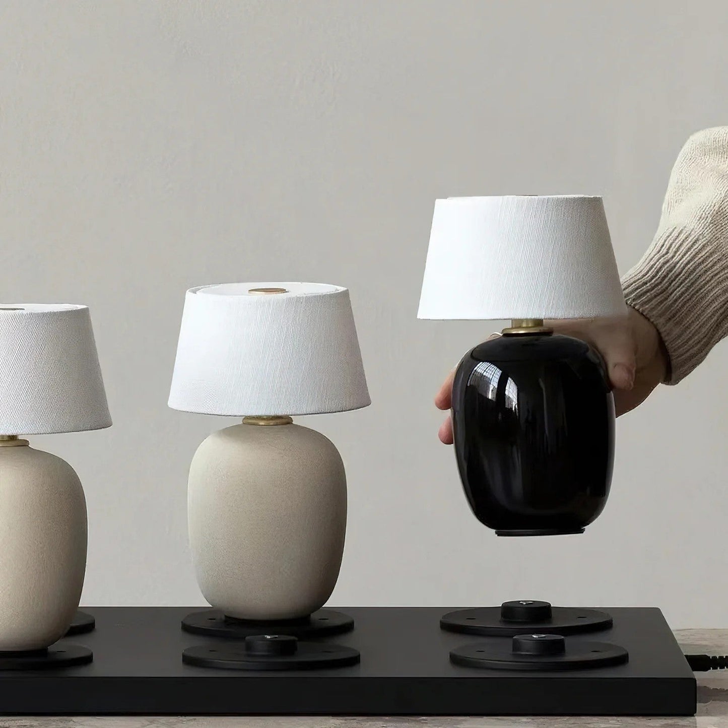 Lampe de Table Torso Petite à Batterie – Céramique Artisanale & Élégance Portable