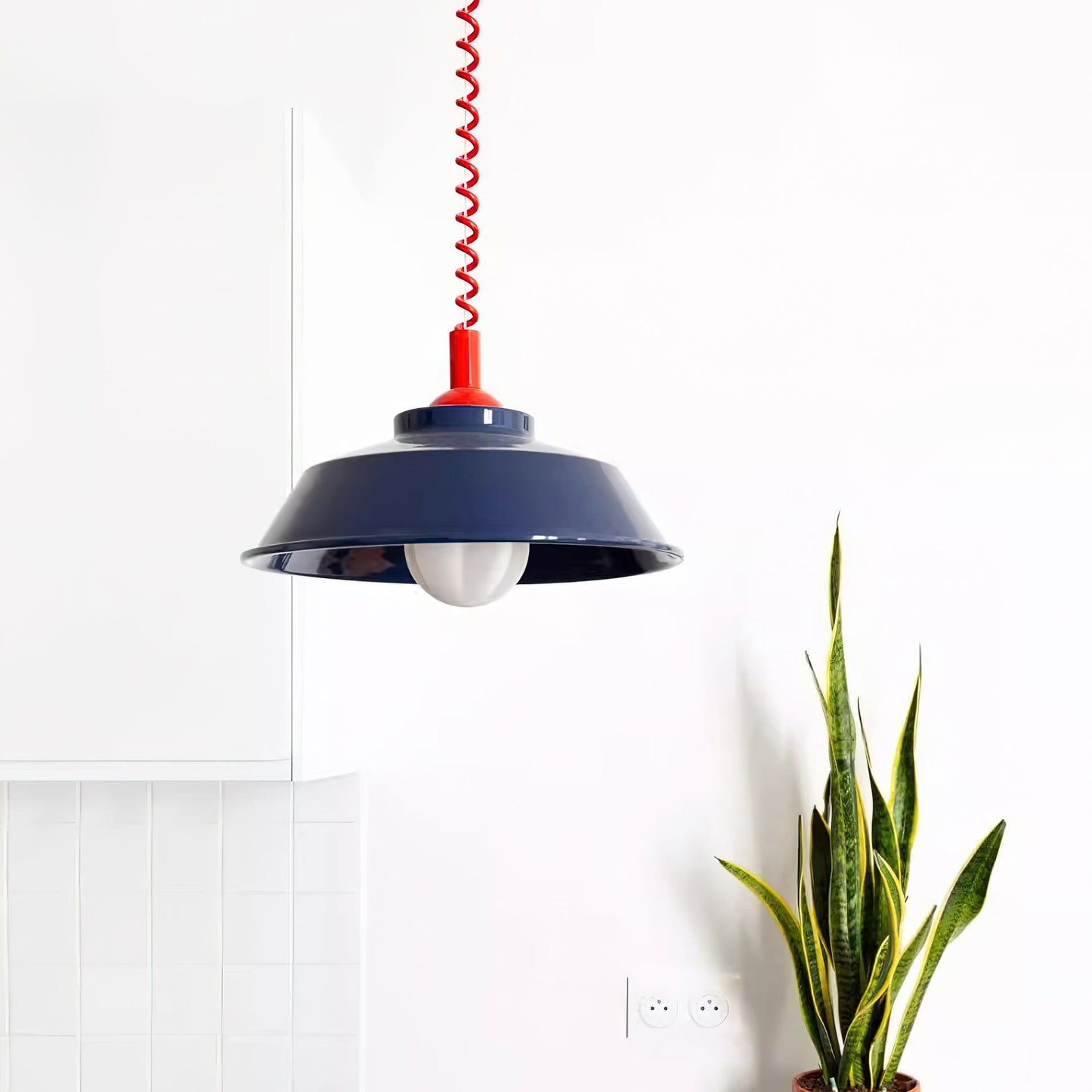 Suspension Toscot Mide – Design Métal Coloré & Jeu de Lumières Ludique