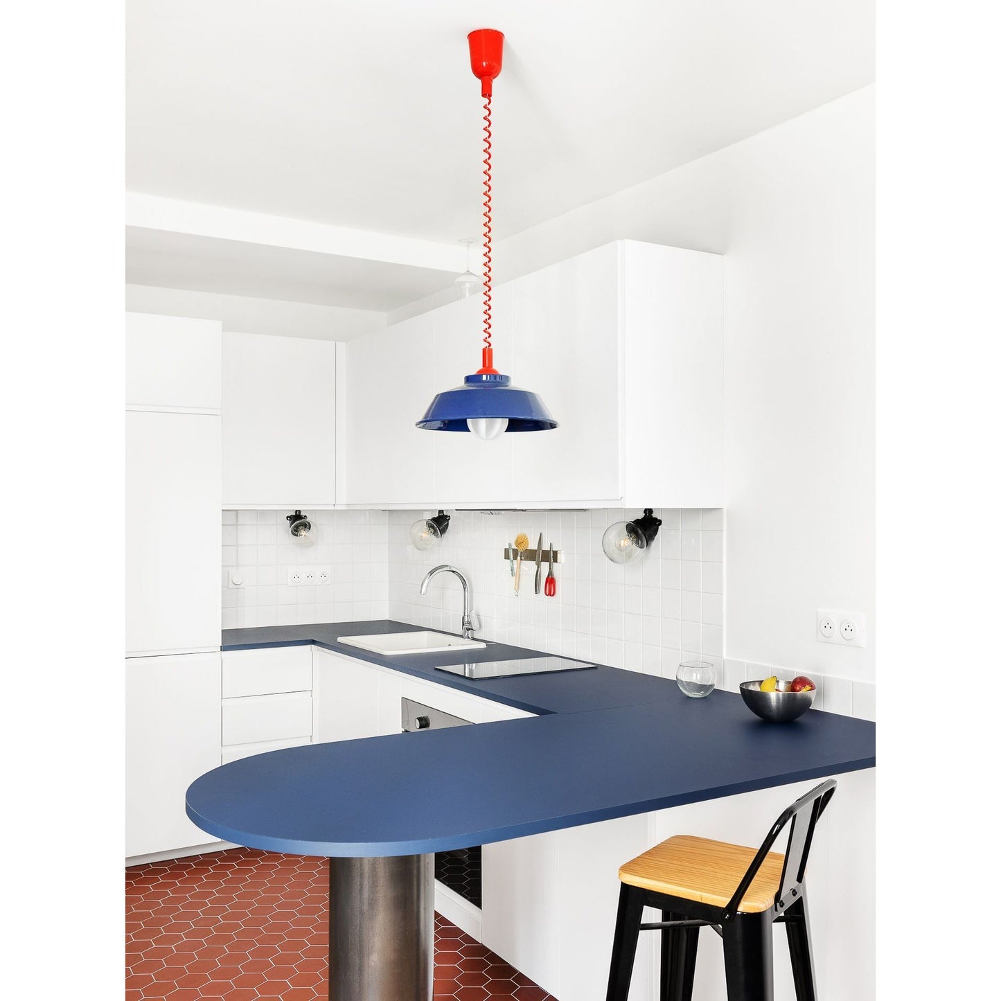 Suspension Toscot Mide – Design Métal Coloré & Jeu de Lumières Ludique