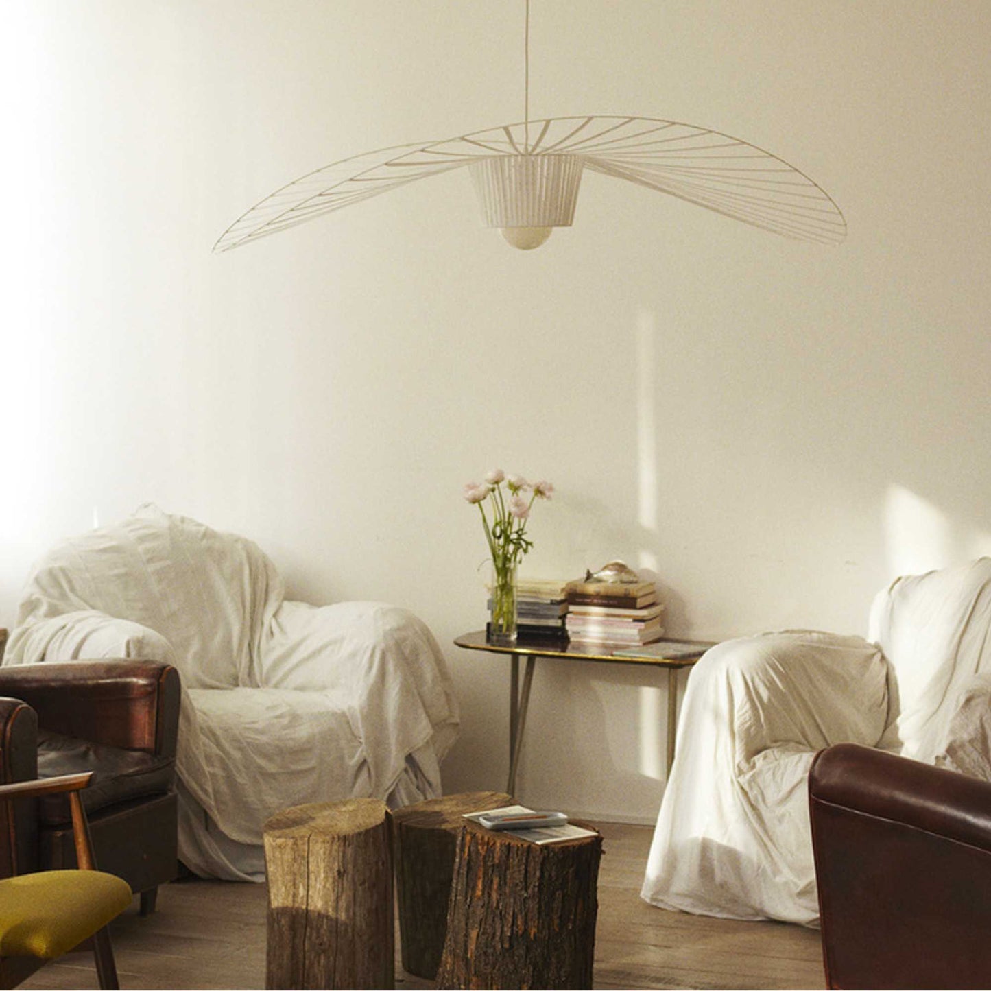 Suspension Vertigo – Présence Sculpturale & Lumière d'Ambiance Envoûtante