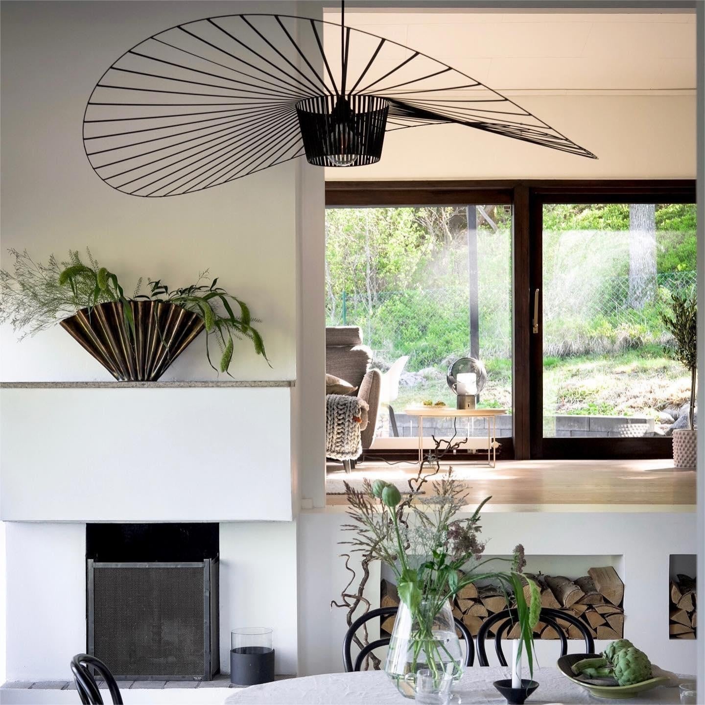 Suspension Vertigo – Présence Sculpturale & Lumière d'Ambiance Envoûtante