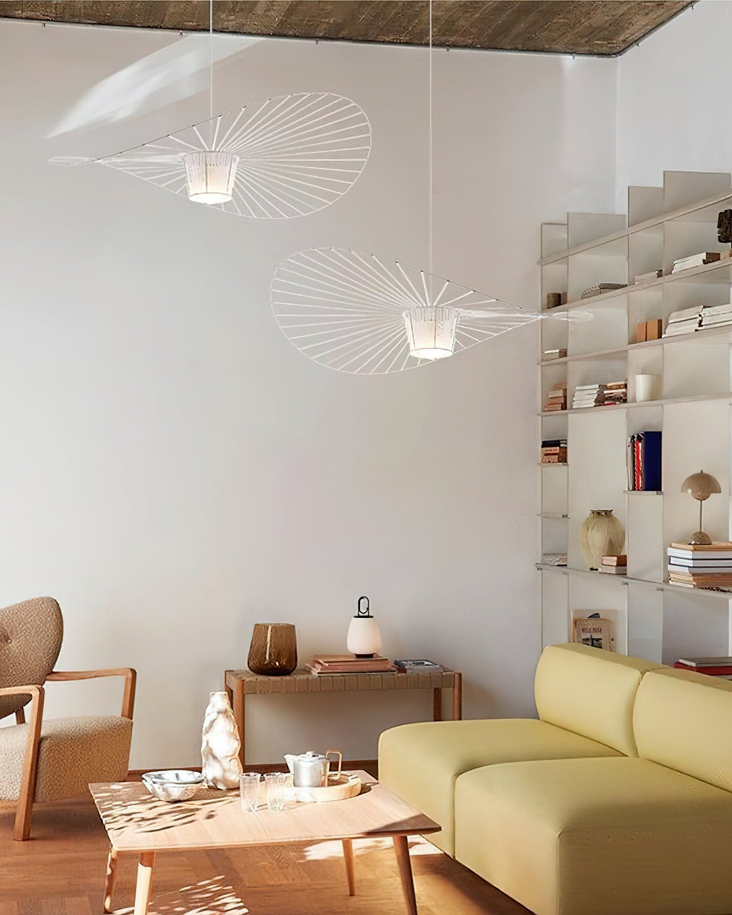 Suspension Vertigo – Présence Sculpturale & Lumière d'Ambiance Envoûtante