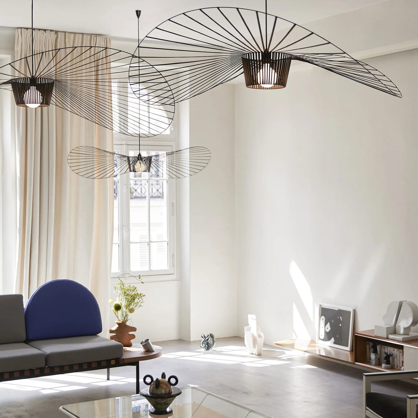 Suspension Vertigo – Présence Sculpturale & Lumière d'Ambiance Envoûtante