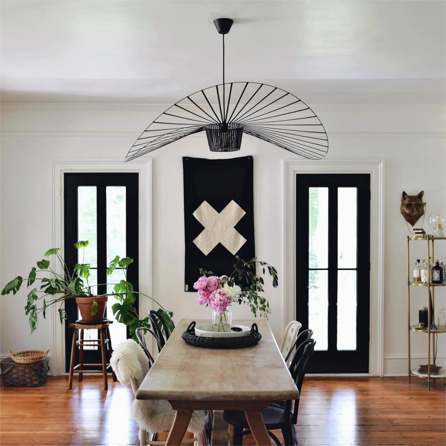 Suspension Vertigo – Présence Sculpturale & Lumière d'Ambiance Envoûtante