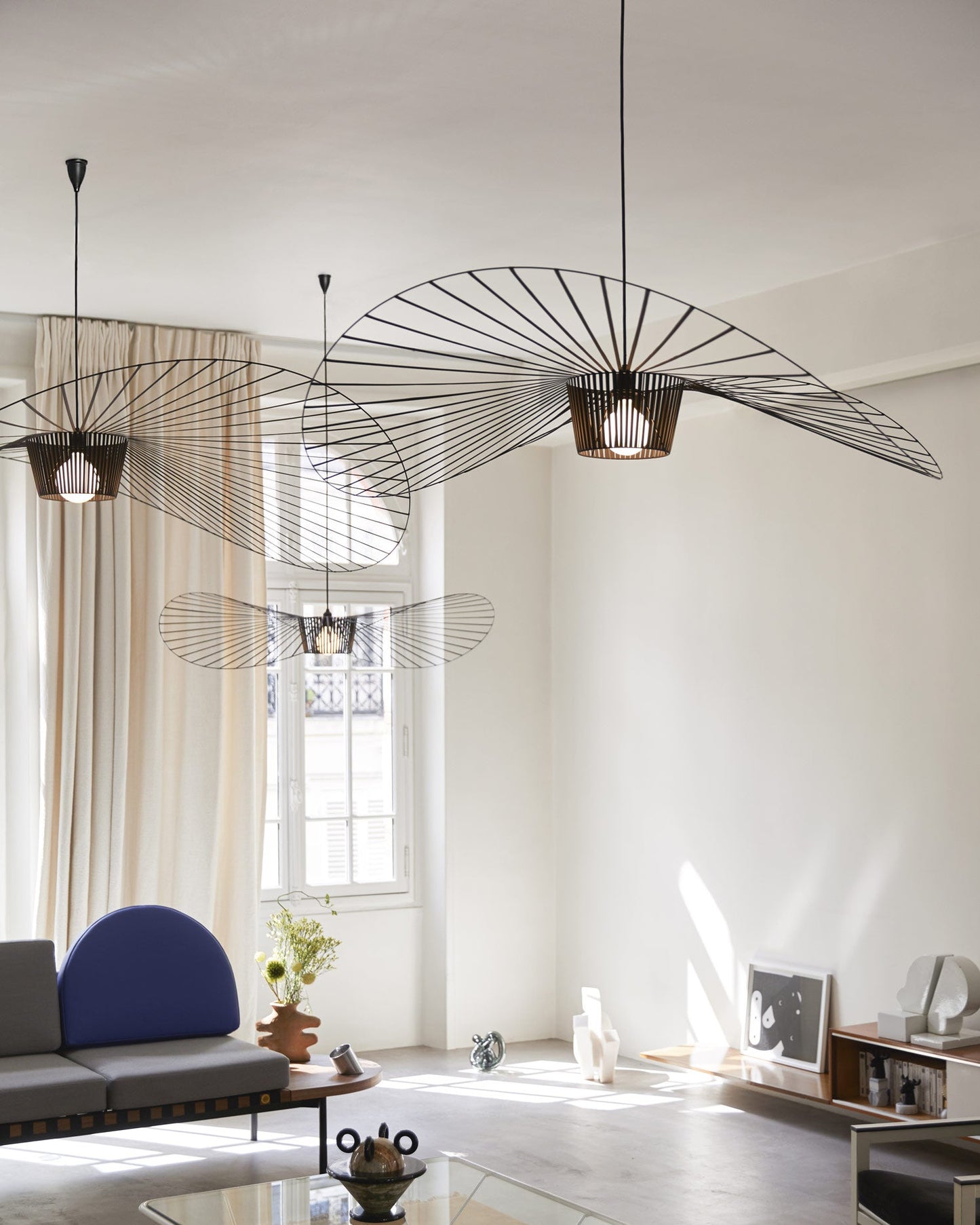 Suspension Vertigo – Présence Sculpturale & Lumière d'Ambiance Envoûtante