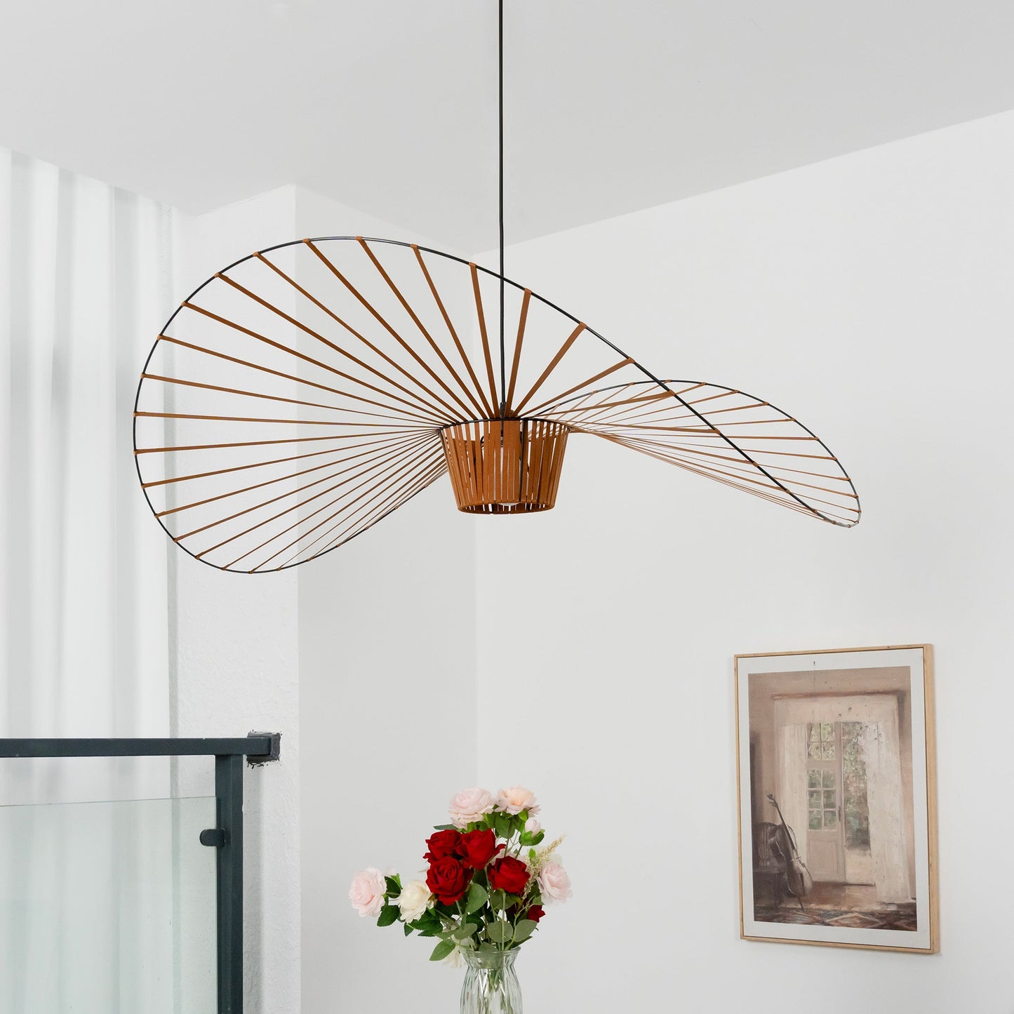 Suspension Vertigo – Présence Sculpturale & Lumière d'Ambiance Envoûtante