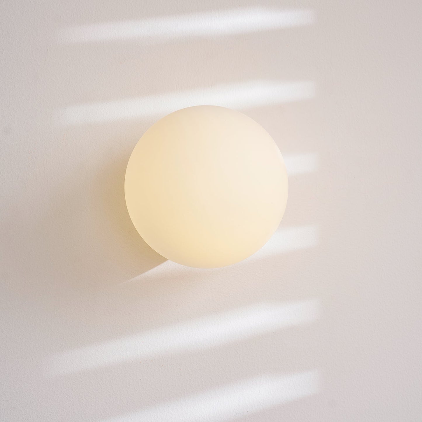 Applique Murale Vimala en Verre – Lumière Pure & Design Épuré Polyvalent